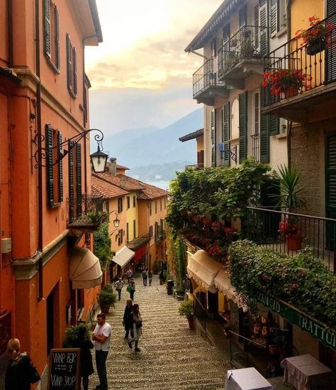 Lago di Como: i paesi più belli da vedere | Il Mondo secondo Gipsy Italy Bellagio, Bellagio Italy, Vsco Nature, Travel Facts, Outside World, Travel Info, Northern Italy, Beautiful Places In The World, Travel Lover