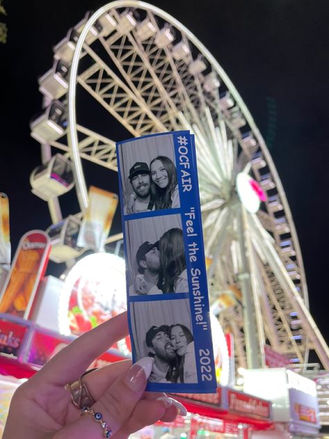 Carnival With Boyfriend, Fair Date Pictures, Fair Photoshoot Couple, Fair Pictures Ideas Couple, Amusement Park Couple, Couple Fair Pictures, Fair Couple Pictures, Amusement Park Date, Double Date Ideas