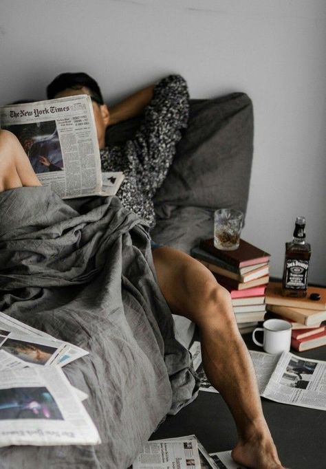 Men Bed, Fashion Blogger Instagram, Instagram New York, Men Photoshoot, Le Male, Foto Tips, Sandro Paris, Foto Poses, Male Photography