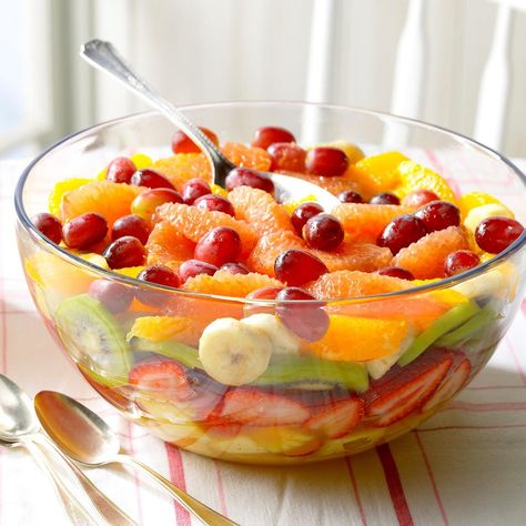 Recipes With Canned Fruit, Fresh Fruit Salad Recipe, Luncheon Recipes, Minuman Starbucks, Buah Naga, Fruit Salad Recipe, Resep Salad, Fresh Fruit Salad, Ambrosia Salad