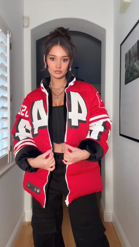 Kristin Juszczyk (@kristinjuszczyk) • Instagram photos and videos Niners Game Outfit Women, 49ers Outfit Women Fashion, Kristin Juszczyk Outfits, Kristin Juszczyk, 49er Jersey Outfits Women, 49ers Outfit, 49ers Clothes, Gameday Outfit, San Francisco 49ers