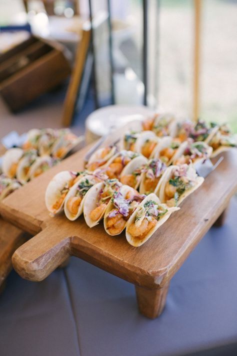 Mini Tacos Wedding Food // A Charming Blue & Peach Southern Wedding via TheELD.com Mini Tacos Appetizers Wedding, Wedding Food Starters, Summer Wedding Catering Ideas, Wedding With Mexican Food, Mini Tacos Wedding, Beach Wedding Finger Foods, Taco Guy At Wedding, Mini Foods For Wedding, Wedding Small Plates Food Ideas