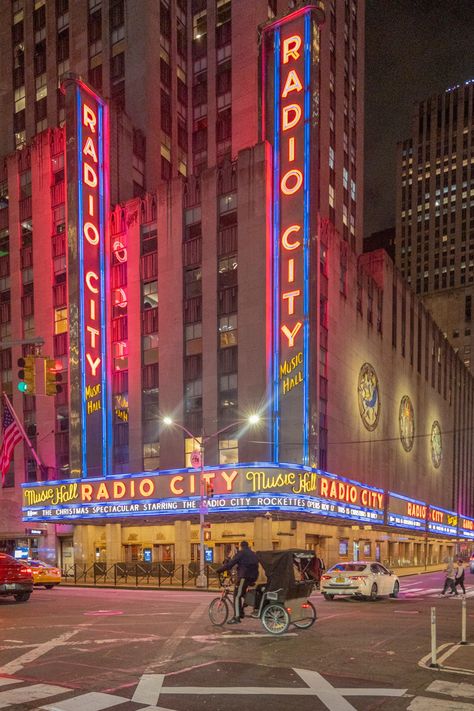 Radio City Music Hall "The Showplace of the Nation" is an entertainment venue and theatre within Rockefeller Center, in the Midtown Manhattan neighborhood of New York City. #traveltime #travelbreak #getoutsideandexplore #theroadlesstraveled @travelphotographersociety New York Theatre, Manhattan Neighborhoods, Laugh Factory, Ballet Designs, New York Theater, Midtown Manhattan, Rockefeller Center, Radio City Music Hall, Radio City