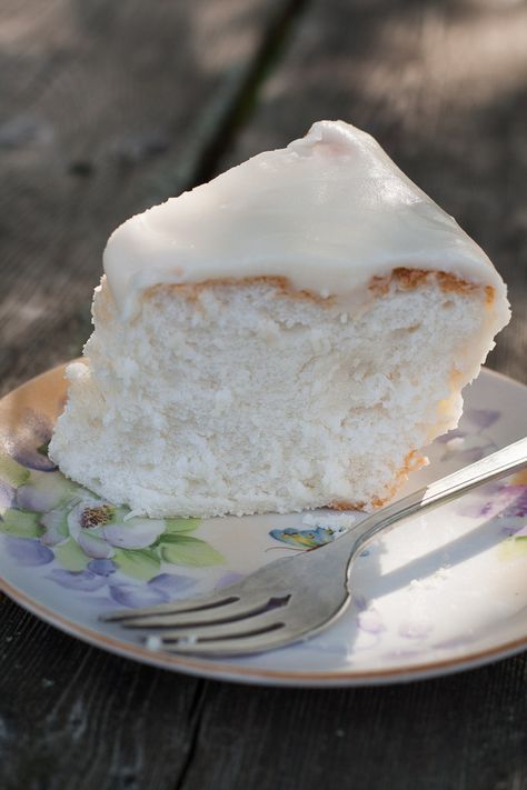 Angel Food Icing Recipes, Mock Angel Food Cake Recipes, Angel Food Cake Glaze, Mock Angel Food Cake, Frosting For Angel Food Cake Simple, Fancy Angel Food Cake, Angel Food Cake Icing, Angel Food Cake Toppings, Frosted Angel Food Cake