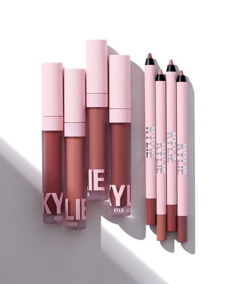 Kylie Products, Kyle Cosmetics, Makeup Kit Bag, Fourth Ray Beauty, Makeup Collection Goals, Makeup Materials, Makeup Gallery, Face Beat Makeup, Kylie Makeup