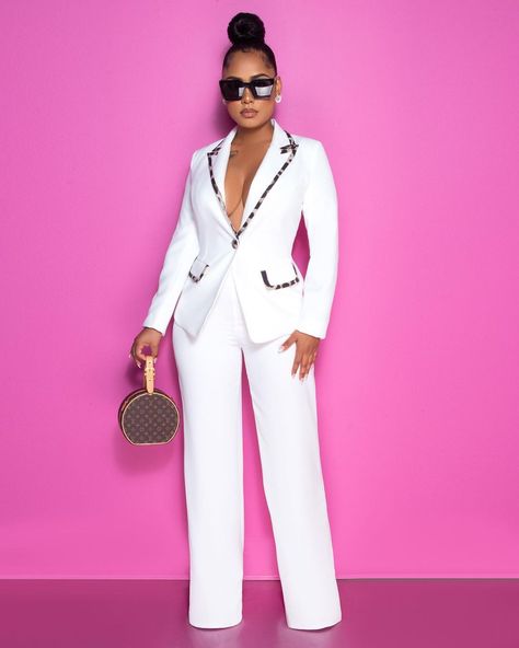 Career Woman Fashion, Office Wears, Suit Styles, Ladies Suits, Chic Couture Online, Pant Suits, Woman Suit Fashion, Career Woman, Instagram Handle