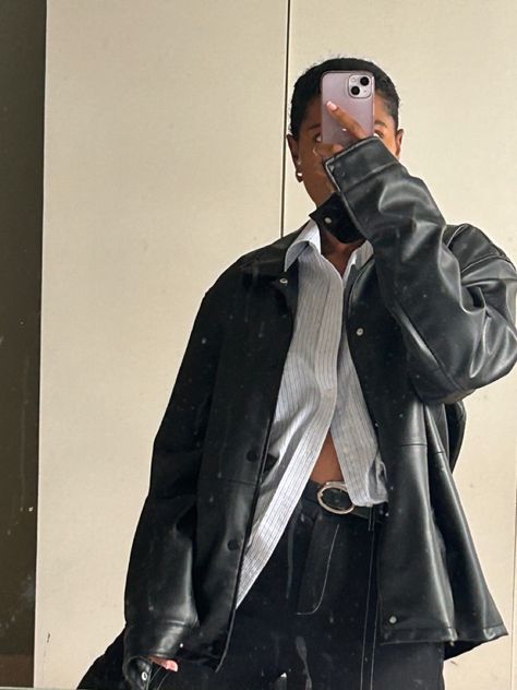 Mirror selfie, pinstripes, oversized leather jacket Oversized Pinstripe Shirt Outfit, Oversize Leather Jacket, Oversized Leather Jacket, Outfit Layout, Jacket Outfit, Little Outfits, Jacket Outfits, Shirt Outfit, Leather Jacket