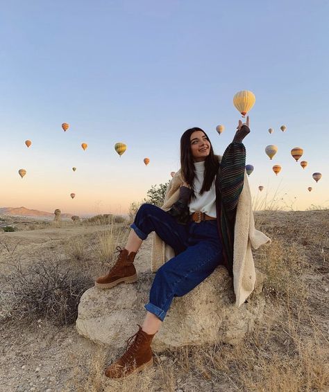 Cappadocia Autumn Outfit, Capadocia Outfit, Cappadocia Turkey Outfit, Hot Air Balloon Pictures, Hot Air Balloon Outfit, Turkey Honeymoon, Turkey Pics, Hot Air Balloons Photography, Fashion Travel Outfit