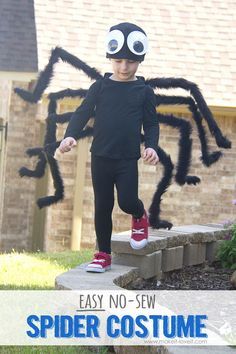 DIY: Easy NO-SEW Spider Costume!!! (…plus, one to GIVE AWAY!) Spider Costume Kids, Diy Spider Costume, Nursery Rhyme Costume, Fantasia Diy, Spider Halloween Costume, Costumes Faciles, Diy Costumes Kids Boys, Meme Costume, Spider Costume