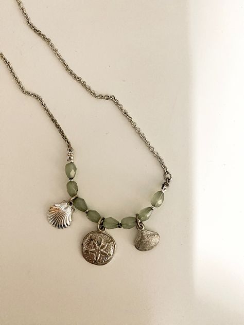 seashell and bead necklace, coastal style Beachy Boho Jewelry, Mermaid Core Jewelry, Grandpa Aesthetic, Coastal Jewelry, Beachy Jewelry, Beachy Boho, Seashell Jewelry, Girl Jewelry, Wire Art