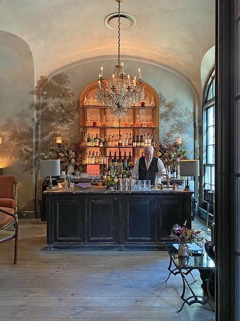 French Home Bar, Parisian Home Bar, French Bar Design, Bar Inspo Interior Design, Home Bar Inspiration, Bar Interior Design Vintage, Bar At Party, Bar Inspiration Home, Bar In House