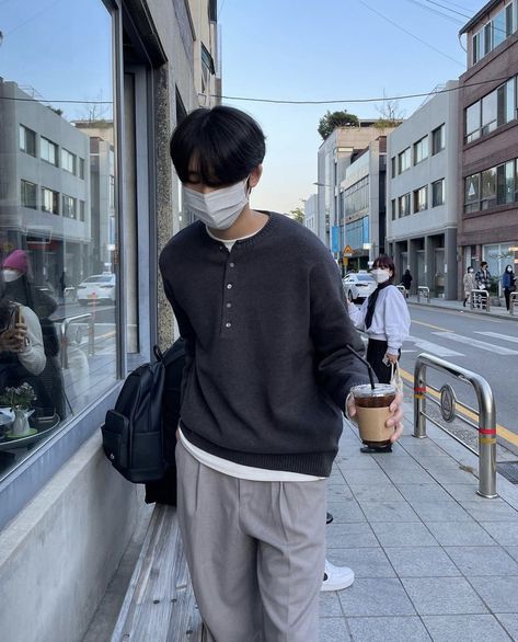 Ulzzang Fashion Casual, Fashion Men Streetwear, Blonde And Brunette Best Friends, Men Korean Fashion, Street Fashion Men, How To Wear Shirt, Men Streetwear Fashion, Korean Street Fashion Men, Mens Vest Fashion