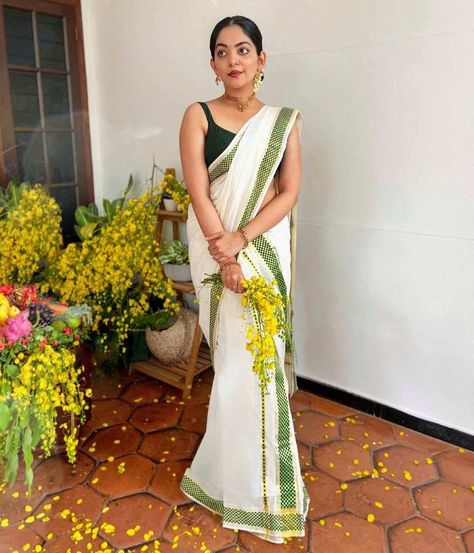 Kerala Saree With Sleeveless Blouse, Mundu Saree, Kasavu Half Saree, Set Mundu Kerala, Set Saree Kerala, Onam Dress, Onam Outfits, Desi Vibes, Kasavu Saree