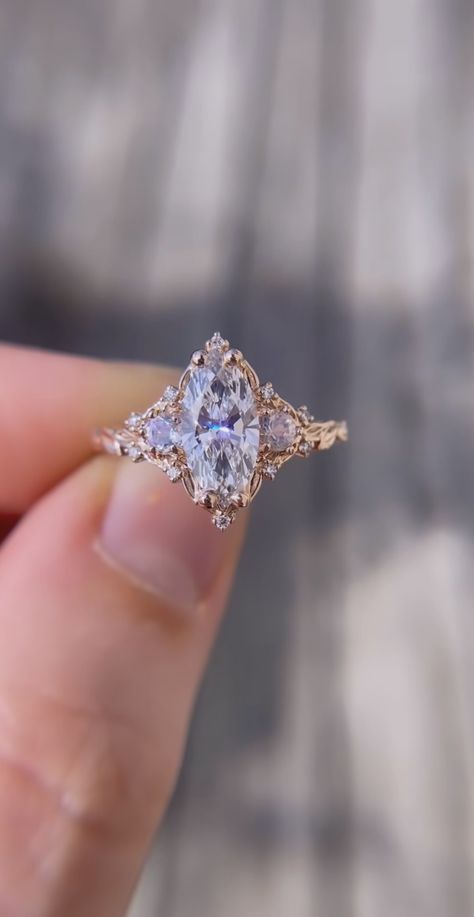 @oorejewerly on Instagram Fairy Style Engagement Ring, Fairy Engagement Ring, Ornate Engagement Rings, Fairytale Engagement Rings, Pretty Engagement Rings, Cute Engagement Rings, Cute Wedding Dress, Future Engagement Rings, Ring Shapes