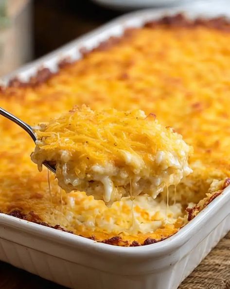 Delicious Homemade Cracker Barrel Hashbrown Casserole Recipe to Try Cracker Barrel Copycat Hashbrown Casserole, Creamy Hashbrown Casserole, Cracker Barrel Potatoes, Food For Brunch, Cheesy Hashbrown Recipe, Crockpot Hashbrown Casserole, Copycat Cracker Barrel Hashbrown Casserole, Copycat Cracker Barrel Hashbrown, Cracker Barrel Hashbrown