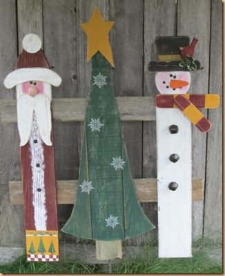 I know! I know!  It is a little soon for Christmas. However…. Well  actually there isn’t a logical explanation except that I LOVE THE HOLIDA... Christmas Pallet, Wooden Snowmen, Diy Santa, Wooden Christmas Decorations, Pallet Christmas, Snowman Tree, Christmas Wood Crafts, Christmas Yard, Privacy Fence