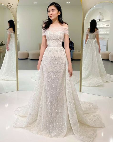 Wedding Gown For Short Bride, Wedding Dresses Korean Style, Korean Bride Dress, Korean Wedding Dress Simple, Modern Vintage Wedding Dress, Korean Wedding Dresses, Korean Wedding Gown, Wedding Dress Korean, Wedding Dresses Korean