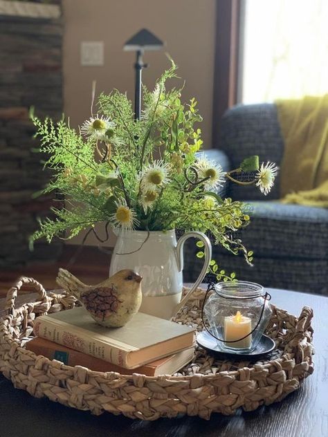 Coffee Table Decor Living Room, Easy Table, Table Centerpieces For Home, Dining Room Table Centerpieces, Coffee Table Centerpieces, Table Decorating, Table Decor Living Room, Coffee Table Styling, Centerpiece Ideas