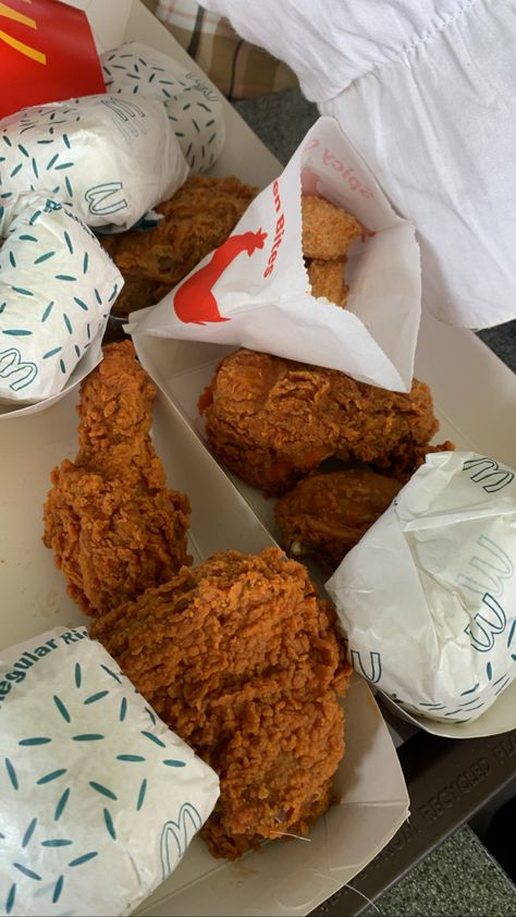 Mcdonalds Fried Chicken, Chicken Selects Mcdonalds, Mcdonalds Chicken, Chicken Bucket, Chicken Boxes, Grocery Foods, Chicken Legs, Chicken Rice, Spicy Chicken