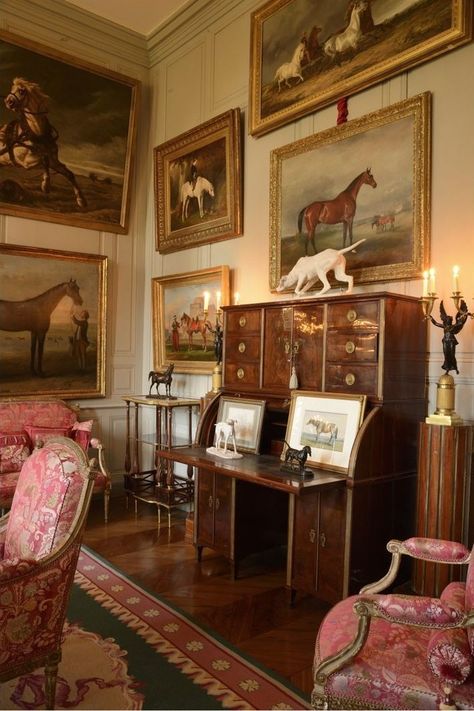 Traditional Equestrian Art - The Glam Pad Glam Pad, English Interior, English Country Decor, English Country Style, English Decor, Casa Country, Equestrian Decor, Equestrian Art, European Home Decor