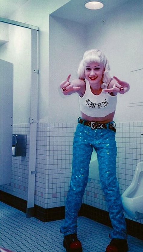 Gwen Stefani in the 90s Gwen Stefani Halloween Costume, Gwen Stefani 90s, Iconic Pics, 1990 Style, Gwen Stefani No Doubt, Gwen Stefani Style, 00s Mode, Bathroom Blue, Inspo Pics