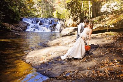 Where to Elope in Georgia When you chose to elope to Georgia you’ll find many romantic destinations like Savannah, Stone Mountain, Atlanta and Jekyll Island, Waterfalls, Beaches, the Blue Rid… Georgia Elopement, Usa Images, Miami Wedding Venues, Where To Elope, Waterfall Wedding, Plus Size Wedding Guest Dresses, Castle Wedding Venue, Wedding Dance Songs, Georgia Wedding Venues