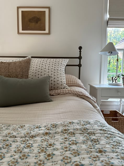 Striped And Floral Bedding, Striped Bedding Styling, Classic Bedding Style, Modern Farmhouse Room Decor, Quilts For Bed, Floral And Stripes Bedroom, Plaid And Floral Bedroom, Floral And Gingham Bedding, Neutral Striped Bedding