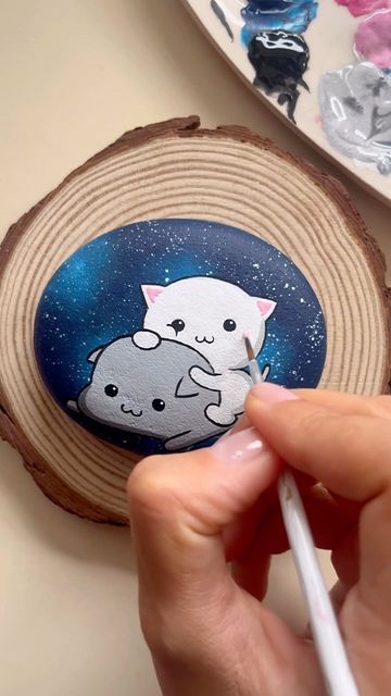 Art On Stone, Easy Painting Projects, Rocks For Garden, Cats Art Drawing, Instagram Painting, Stone Art Painting, Tanah Liat, Artwork Creative, Rock Painting Patterns