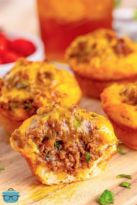 Taco Biscuit Cups - The Country Cook Breakfast Biscuit Tacos, Pillsbury Biscuit Tacos, Ground Beef Biscuit Recipes, Beef Taco Seasoning, Biscuit Cupcakes, Lobster Tacos, Indian Tacos, Biscuit Cups, Ground Beef Taco