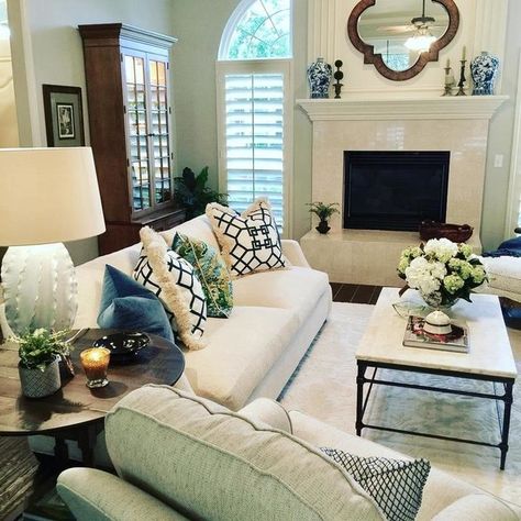 Small Family Room Ideas With Fireplace, Formal Table Centerpieces, White Couches Living Room Decor, Small Transitional Living Room, Traditional Home Decor Living Room, Chaise Lounge Living Room, Ethan Allen Living Room, Cozy Farmhouse Living Room, White Furniture Living Room