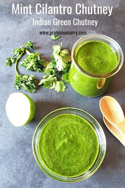 Chaat Samosa, Indian Healthy Recipes, Indian Main Course, Vegetarian Indian Recipes, Green Chutney Recipe, Coriander Chutney, Cilantro Chutney, Indian Cookbook, North Indian Recipes