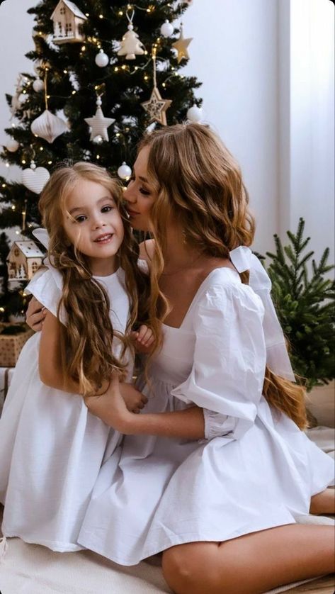 Mother And Daughter Christmas Photoshoot, Mom And Daughter Christmas Photoshoot, Mommy And Daughter Christmas Pictures, Mother Daughter Christmas Pictures, Mommy And Me Christmas Photo Shoot, Mom Daughter Photos, Mommy Daughter Photoshoot, Mommy Daughter Photos, Mother Daughter Pictures