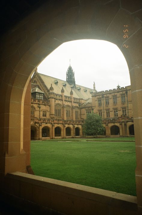 Boarding School Courtyard, Dark Academia Courtyard, University Of Sydney Australia, Dalhousie University Aesthetic, Prinston University Aesthetic, University Of Sydney Aesthetic, Usyd Sydney, Old University Aesthetic, Boarding School Exterior