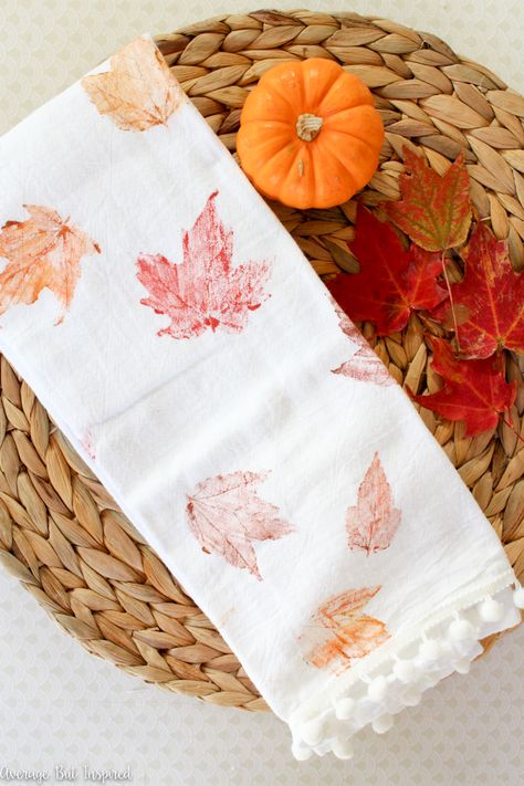 Shibori Diy, Tea Towels Diy, Leaf Projects, Diy Leaves, Diy Towels, Vegetable Prints, Easy Fall Crafts, Towel Crafts, Printed Tea Towel