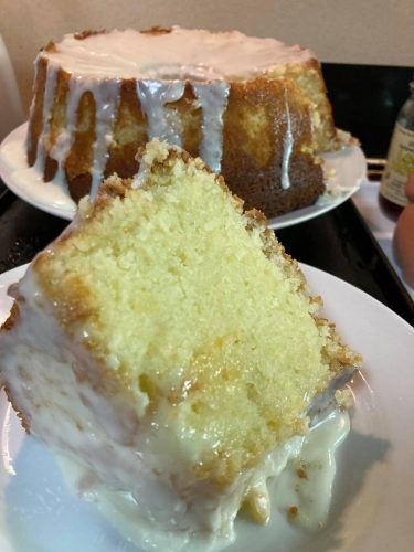 Grandma's Pound Cake Recipe, Pineapple Pound Cake, Best Pound Cake Recipe, Pineapple Cake Recipe, Pound Cake Recipes Easy, Butter Pound Cake, Pineapple Dessert Recipes, Lemon Pound Cake Recipe, Sour Cream Pound Cake