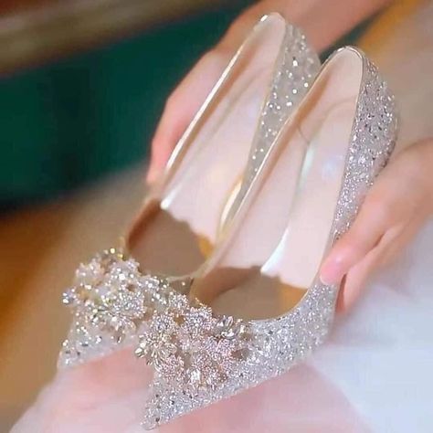 Beautiful Wedding Shoes, Fairy Shoes, Engagement Rings Couple, Quick Natural Hair Styles, Bridal Dresses Pakistan, Cute Shoes Heels, Heels Dress, Wedding Expenses, Bridal Wedding Shoes