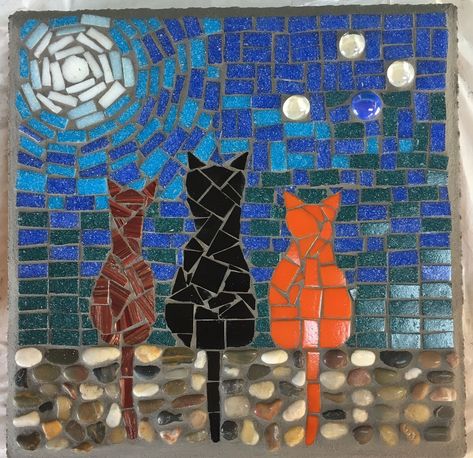 Moon Mosaic Art, Mosaic Cats Ideas, Mosaic Designs Easy, Mosaic Wall Art Diy, Mosaic Steps, Mosaic Cats, Mosaic Moon, Mosaic Stepping Stone, Mosaic Stepping Stones