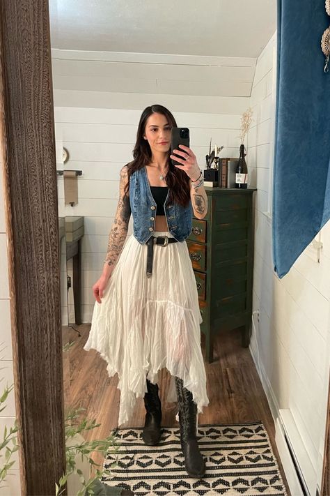 Bluegrass Aesthetic Outfit, Orville Peck Concert Outfit, Country Music Outfits Concert, Hozier Outfit Concert, Lace Top Outfit Aesthetic, Cowboy Chic Outfit, Western Outfit Aesthetic, Country Inspired Outfits, Yallternative Outfit