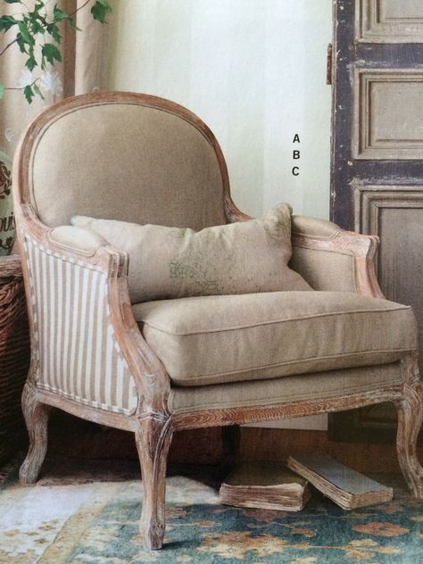 Love!!!! Upholstered Chairs Diy, Upholstery Trends, Country House Interior, Country Throw Pillows, French Country Design, Bergere Chair, European Home Decor, Shabby Chic Bedroom, French Chairs