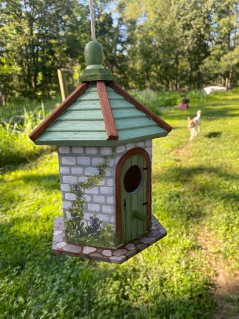 Birdhouse diy DIY craft hand painted handcrafted inspo inspiration acrylic paint Birdhouse Ideas Painted, Painting Birdhouses Ideas, Birdhouse Painting Ideas Easy, Birdhouse Painting Ideas, Farmhouse Birdhouses, Birdhouse Painting, Painted Birdhouses, Diy Yard Decor, Hand Painted Birdhouses