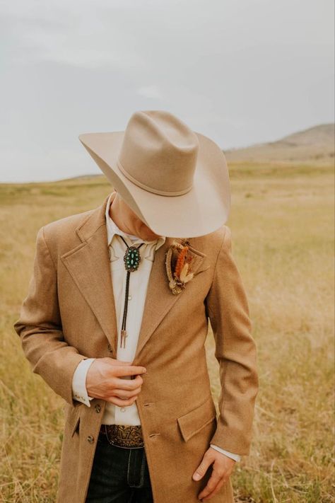 Cowboy Outfits For Men, Cowboy Wedding Attire, Western Mens Fashion, Cowboy Groom, Groom Wedding Attire, Cowboy Wedding, Wedding Outfit Men, Wedding Suits Groom, Cowboy Outfits