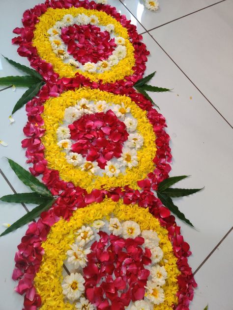 Flower rangoli, Flower Rangoli Design, kanku pagala path, welcome flower path, diwali Rangoli Design  #flowerpath #flowerrangoli #welcomeflowerpath #flowerrangolidesign #diwaliflowerrangoli #rangolidesign #flowerdecoration #welcomebride Welcome Home Flower Decoration, Welcome Flower Rangoli, Kankupagla Decoration At Home, Welcome Baby Decoration Ideas At Home With Flowers, Welcome Rangoli With Flowers, Welcome Flower Decoration, Kanku Pagala Decoration, Kanku Pagla Decoration At Home, Welcome Decoration Ideas Home Indian