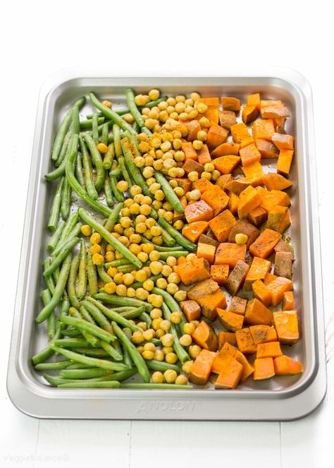 Turmeric Roasted Sweet Potato, Green Beans and Crunchy Chickpeas are what’s shakin‘ for dinner tonight. Easy weeknight-meal-for-the-win with this healthy sheet pan dinner. (Gluten-Free, Dairy-Free, Vegan) Green Bean And Sweet Potato Recipes, Green Bean Sweet Potato Recipes, Green Beans And Sweet Potatoes, Easy Dinner Healthy, Sweet Potato Green Beans, Gut Protocol, Cooking Garbanzo Beans, Daniel Diet, Healthy Green Beans