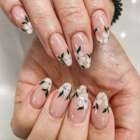 Floral Coffin Nail Ideas, Bridal Flower Nails, Watercolor Floral Nails, Wedding Nails For Bride Floral, Elegant Floral Nails, Soft Floral Nails, Garden Wedding Nails, Bridal Floral Nails, Minimal Floral Nails