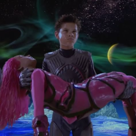 Sharkboy saving lavagirl, sharkboy and lavagirl icon aesthetic Bratz Movie, Lava Girl, Shark Boy, Sharkboy And Lavagirl, Halloween Costumes For Family, Shark Girl, Duo Halloween Costumes, Wedding Playlist