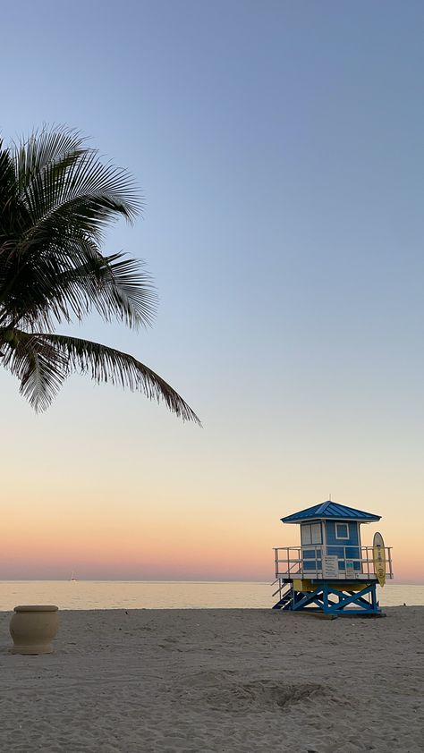 Hollywood Beach, Florida - sunsets Aesthetic Beach Photos Wallpaper, Pretty Beach Wallpapers, Daytona Beach Florida Aesthetic, Florida City Aesthetic, Florida Wallpaper Iphone, South Beach Miami Aesthetic, South Florida Aesthetic, Miami Vibes Aesthetic, Florida Astethic