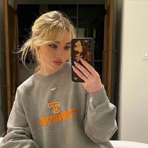 🧸 Sabrina Carpenter Style, Foto Ideas Instagram, American Beauty, Fav Celebs, Look At You, Sabrina Carpenter, بلاك بينك, Pretty People, Hair Inspiration