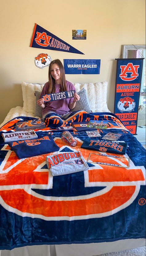 Auburn University Wallpaper, Auburn Quad Dorm, Auburn Village Dorm, Auburn University Painting, College Bed, Boyfriend Things, Bed Party, College Bedding, Auburn Football