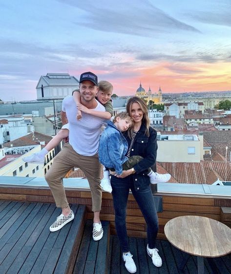 Ryan with his wife and kids 💕 Ryan Tedder, Model Man, Hall Pass, Eddie Fisher, Dan Reynolds, Trying To Sleep, One Republic, Wife And Kids, Luke Hemmings