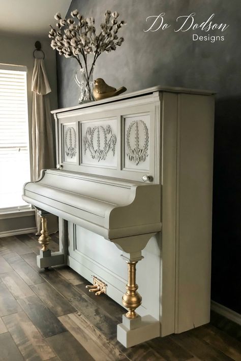 Paint A Piano, Old Piano, Painted Pianos, Piano Decor, White Piano, Painting Wooden Furniture, Old Pianos, Piano Room, Chalk Paint Furniture